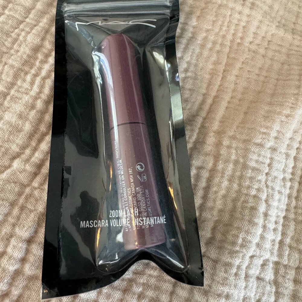 MAC Zoom Lash Mascara in Beets Me
